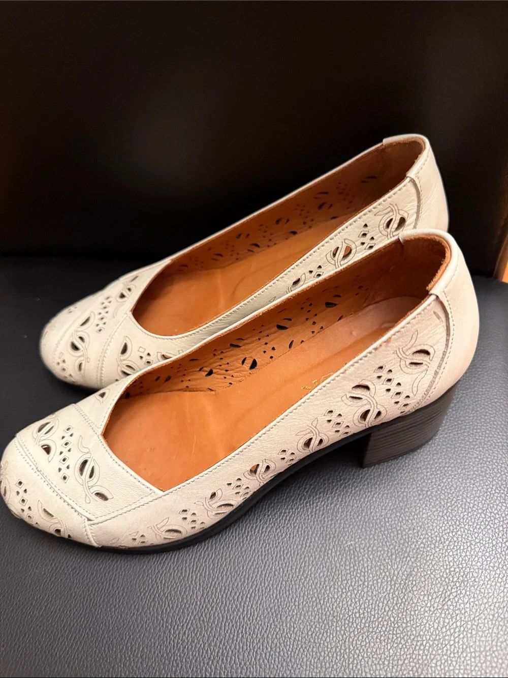 Women’s leather perforated shoes